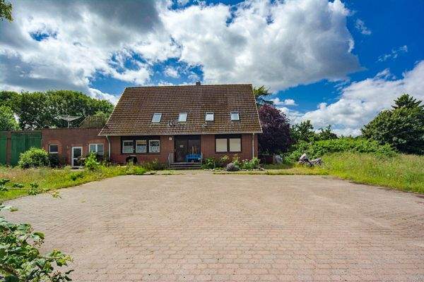 9 Wohneinheiten und Stellplätze vor der Tür