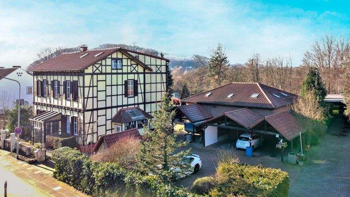 Blick auf MFH u. Bungalow