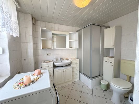Badezimmer mit Dusche