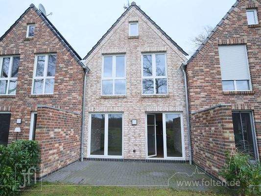 kleiner Gartenanteil und Terrasse