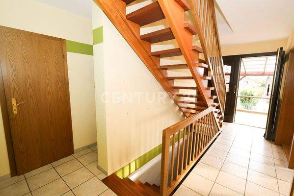 Eingangsbereich Zugang DG und Keller