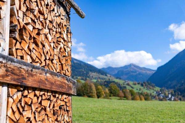 Aurach - Bauernhaus mit Altmühle_9.jpg