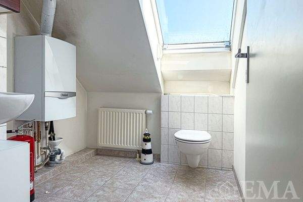 WC mit Heiztechnik im Dachgeschoss