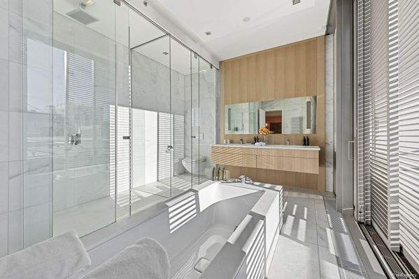 2025-09-15-S01408-Schottenring 22, 1010 Wien-049