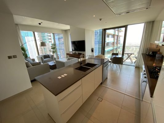 Offene Küche und Wohnbereich Apartment Dubai Marin