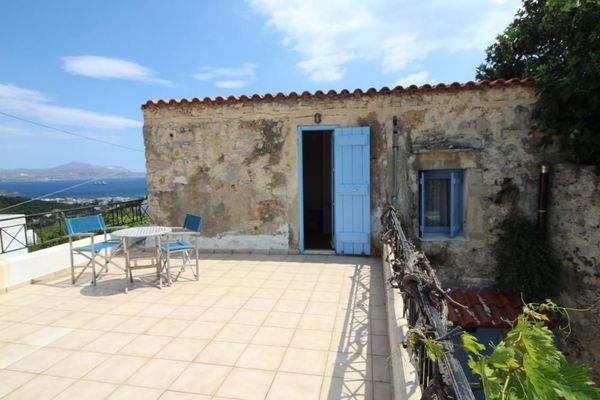 Schönes Steinhaus zum Verkauf mit Meerblick in Aspro