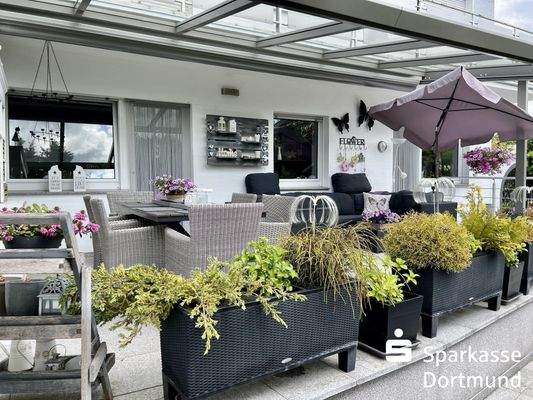 Großzügige, überdachte Terrasse - Erdgeschosswohnung