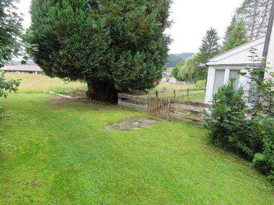 Ostansicht Wintergarten und Gartenanteil  