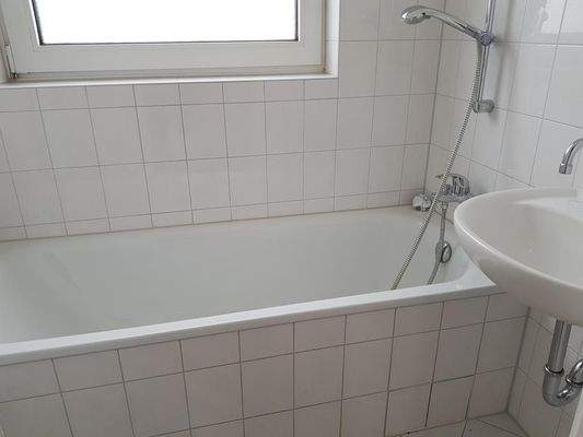 Badezimmer mit Duschwanne