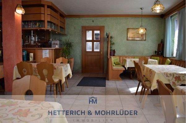 Restaurant mit Eingangstür