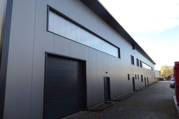 Eingänge und Sektionaltor 1