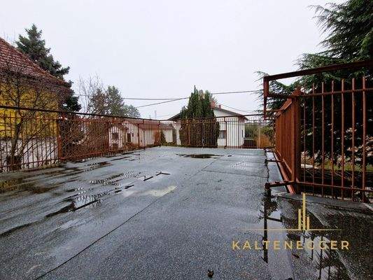 OG: Terrasse vom Gang aus begehbar