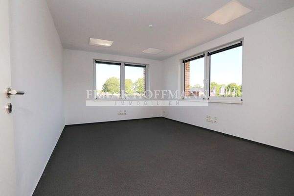 V8828 Bürogebäude Büro 4