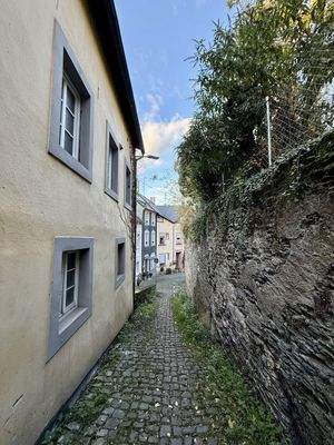Seite_Gasse links
