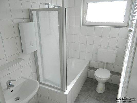 modernisiertes Tageslichtbadezimmer