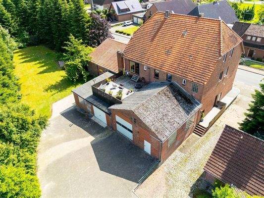Luftbild mit Garten und Dachterrasse + Grundstück 