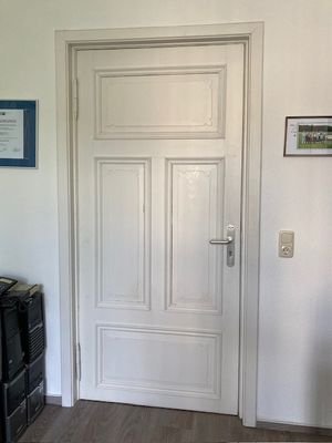 Vierfüllungstür im Büro