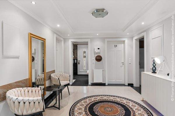 Zentraler Flur (19,40m²) im Souterrain.