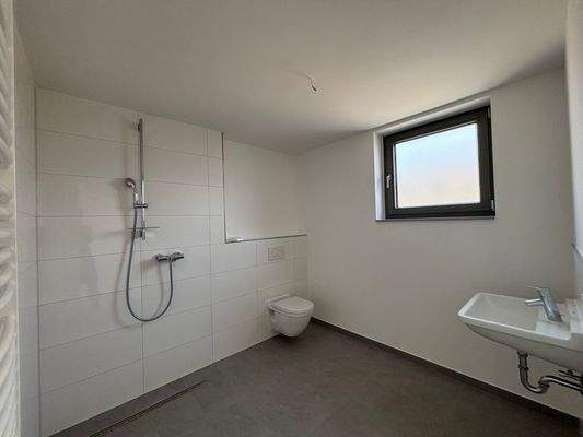 Tageslichtbad mit Dusche