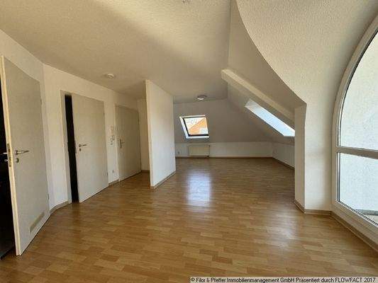 Wohnzimmer mit Balkon