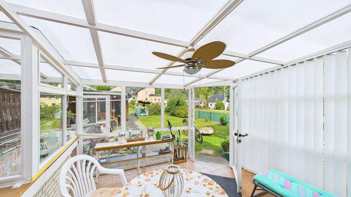 CAM01984G0-PR0513-STILL006