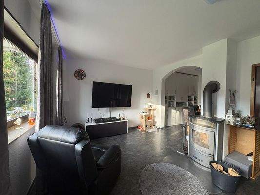 Gemütliches Wohnzimmer mit Kamin