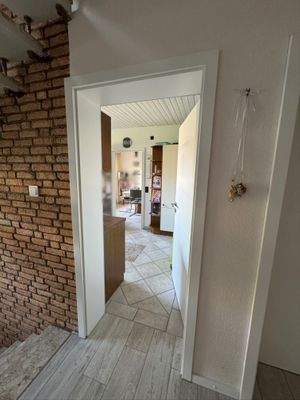 Flur / Blick Richtung Küche u. Esszimmer