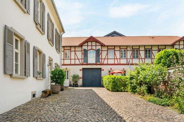 Blick auf die historische (Oldtimer-) Halle