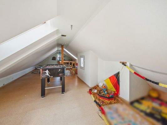 Geräumiger Spitzboden