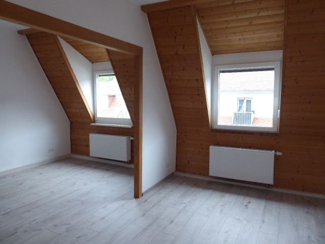 Röpke Partner Immobilien Renovierte 2-Zimmer-Dachwohnung