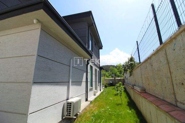 Detached Villa with Pool in Nilüfer Gümüştepe