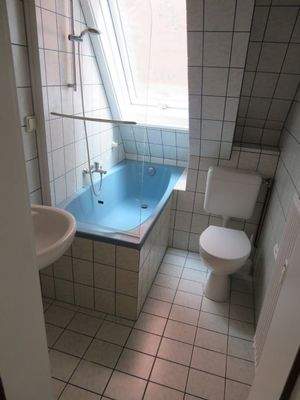 Bad - Klein aber mit Himmelsblick aus der Wanne 