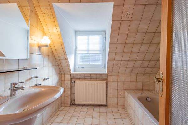 Wannenbad Dachgeschoss 