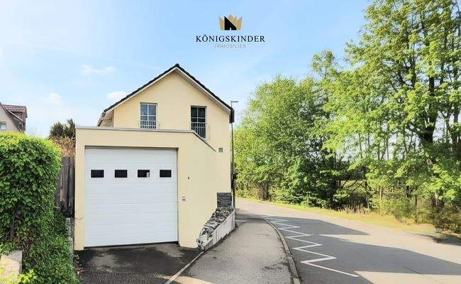 Hausansicht & Garage