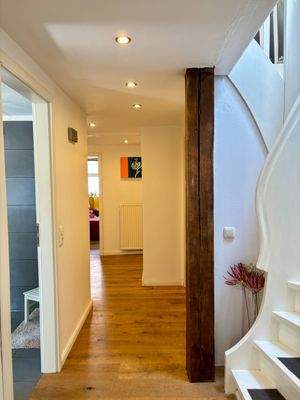 Flur und Treppenaufgang - 1. OG