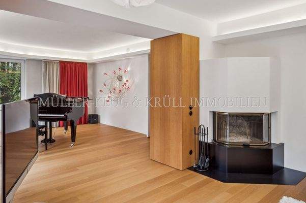 backbone_577089-B_043_HD