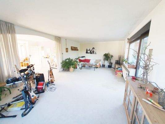 großes Wohnzimmer EG