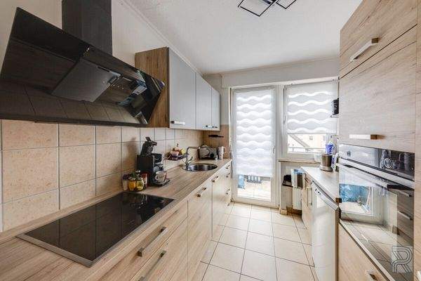 1. OG Wohnung links - Küche mit Balkon 