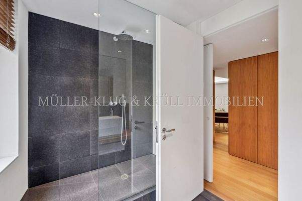 backbone_577089-B_028_HD