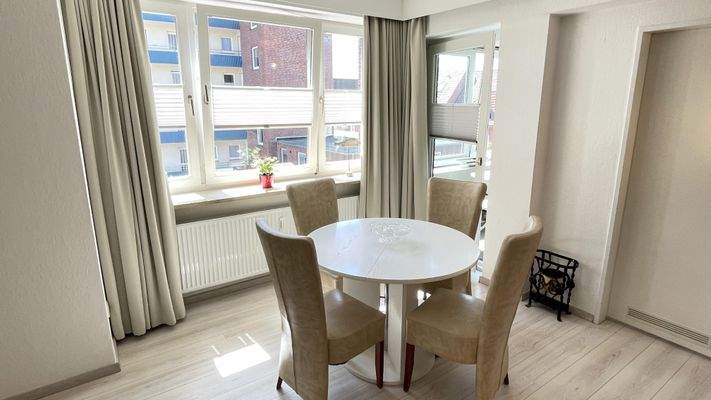 Essbereich mit Loggiazugang