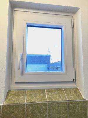 neues Fenster im Gäste-WC