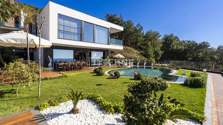City and Sea View Detached Villa in Alanya