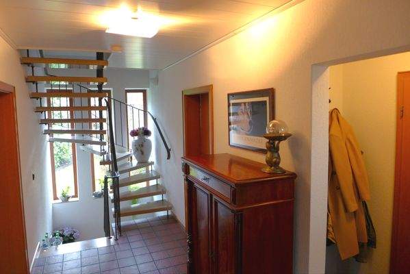 Eingangsflur mit Treppenaufgang