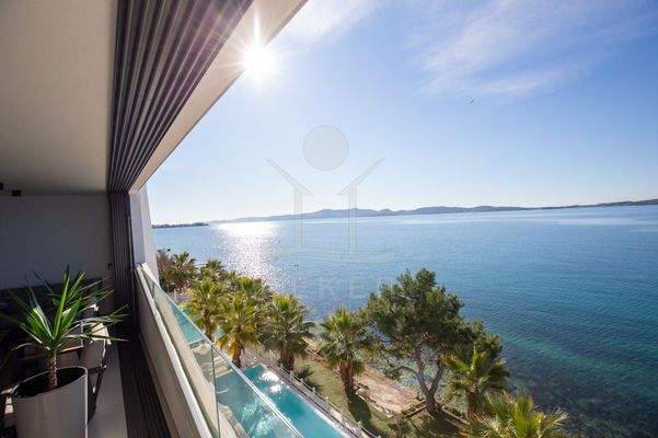 Exklusives Penthouse in erster Reihe zum Meer