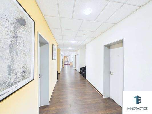 Flur Praxisräume 1.OG Haus 4