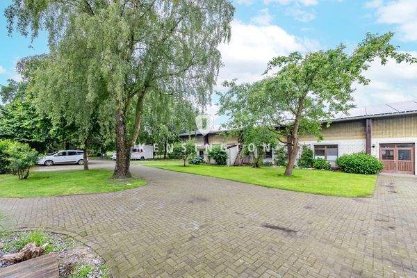 **Hallenansicht und Stellplätze_KBR_393