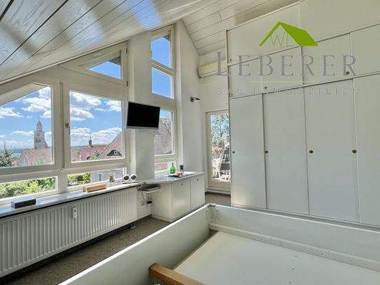 Große Fensterfront DG und Einbauschränke