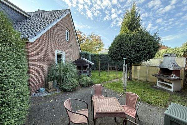 Seitliche Gartenansicht