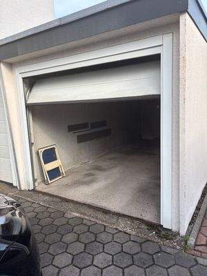 Garage mit Sektionaltor