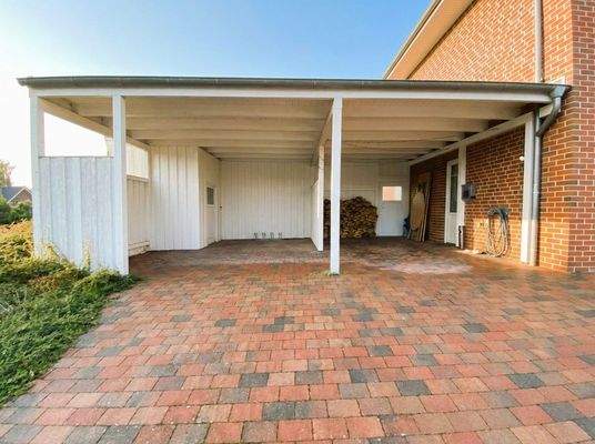 Doppel-Carport mit Geräteraum
